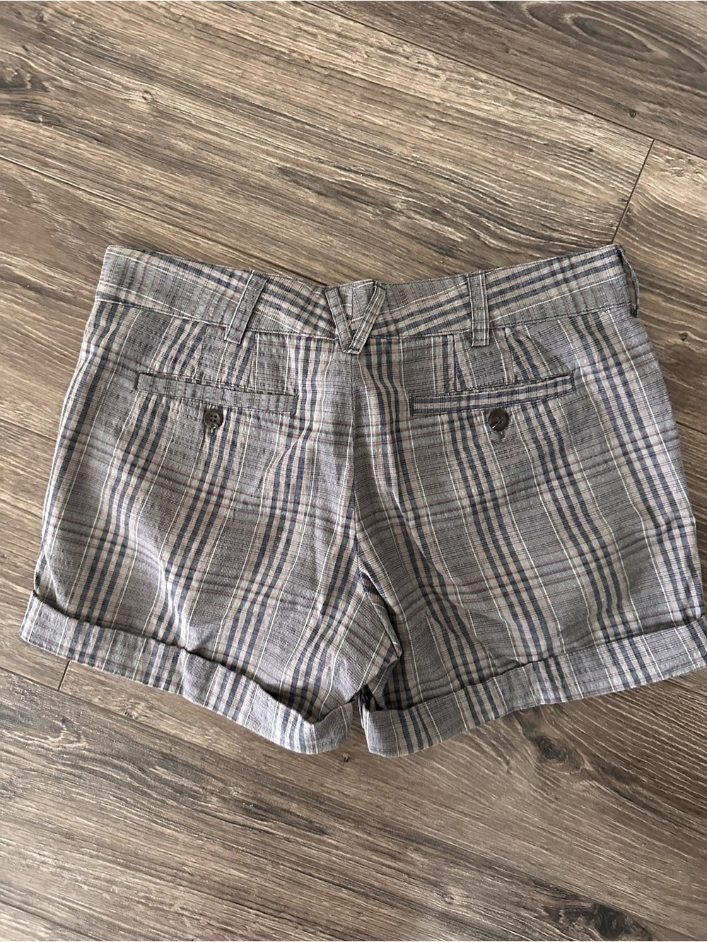 Vince Gray Plaid Women’s Shorts - Picture 3 of 4